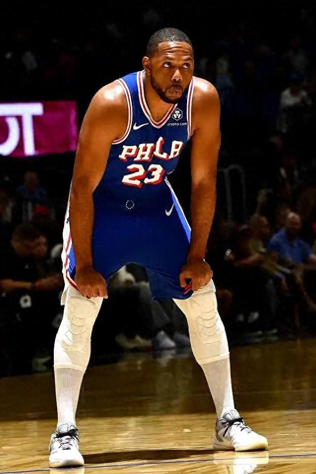 黄金甲体育官网-38岁的老投手还有用？场均5分还是隐藏奇兵 1招无人能比|戈登|费城|恩比德|埃里克-戈登|费城76人队_新浪体育_新浪新闻