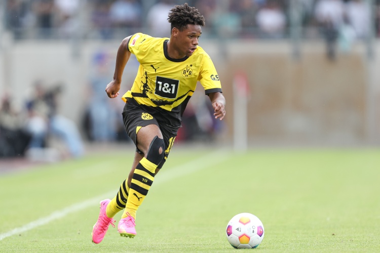 黄金甲体育-德天空：多特19岁边锋杜兰维尔将租借加盟巴塞尔，无买断选项