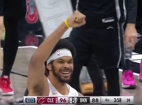 黄金甲体育官网-风卷残云！埃利斯抢断反击 梅里尔助攻阿伦暴扣打停篮网