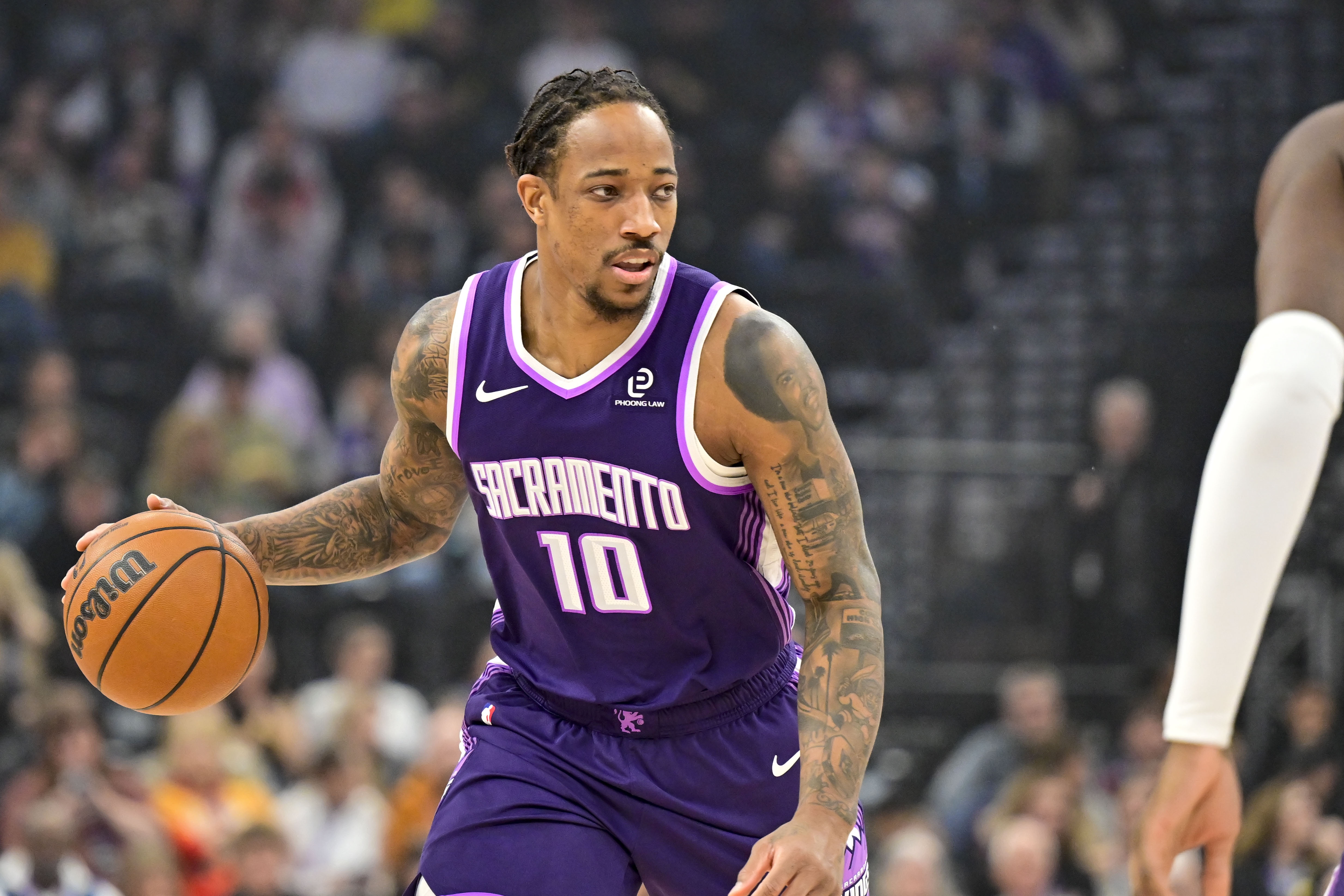 黄金甲体育官方网站-得分能力&amp;持续性缺一不可！总得分前20全员出场数超1k 老詹超1.6k