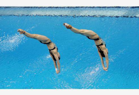 黄金甲体育官网-25日看点：跳水举重冲击冠军 郎门女将初试身手